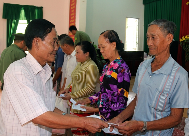 Mang sắc xuân đến với bà con khó khăn vùng Tây Nam bộ - Ảnh minh hoạ 13