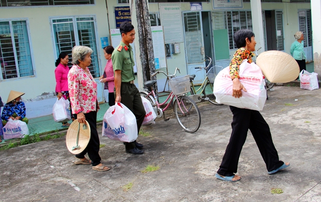 Mang sắc xuân đến với bà con khó khăn vùng Tây Nam bộ - Ảnh minh hoạ 22