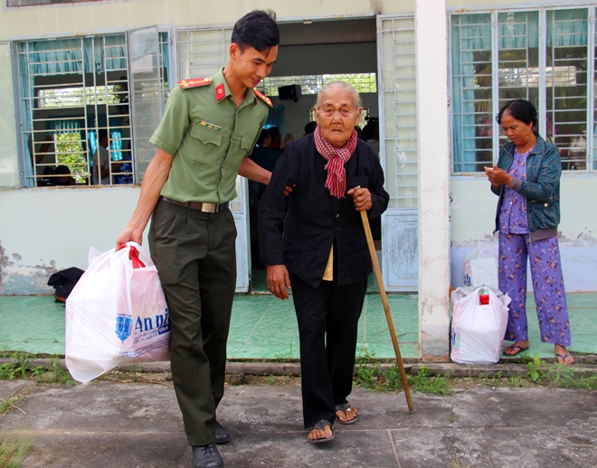 Mang sắc xuân đến với bà con khó khăn vùng Tây Nam bộ - Ảnh minh hoạ 20