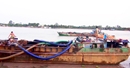 Bắt quả tang 3 phương tiện khai thác cát trái phép trên sông Tiền Bắt quả tang 3 phương tiện khai thác cát trái phép trên sông Tiền