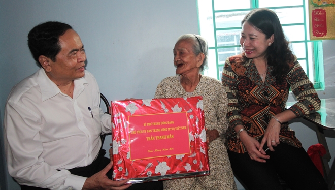 Chủ tịch Ủy ban Trung ương MTTQ Việt Nam thăm và tặng quà Tết tại An Giang - Ảnh minh hoạ 4