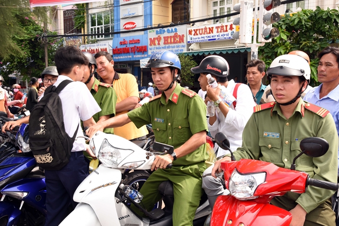 Công an tỉnh Cà Mau thành lập đội xe ôm tiếp sức mùa thi - Ảnh minh hoạ 6