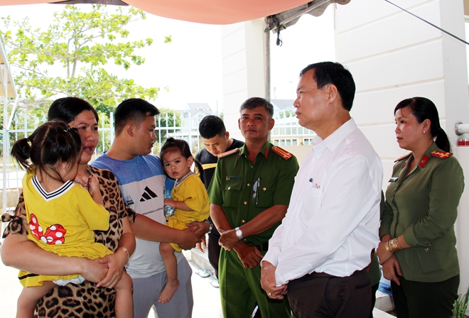 Thăm hỏi, động viên gia đình Thiếu tá Nguyễn Thanh Hải - Ảnh minh hoạ 4