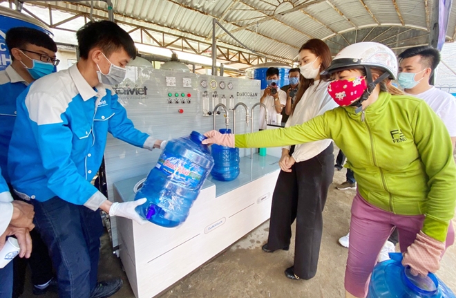Lắp đặt hệ thống máy lọc nước miễn phí cho người dân vùng hạn mặn - Ảnh minh hoạ 3