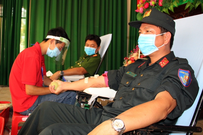 Trung đoàn CSCĐ Tây Nam Bộ phát động hiến máu tình nguyện năm 2020 - Ảnh minh hoạ 3