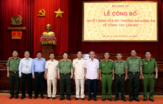 Thượng tá Huỳnh Việt Hòa giữ chức vụ Giám đốc Công an tỉnh Hậu Giang - Ảnh minh hoạ 7