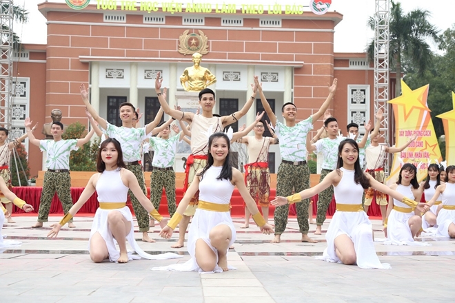 Nữ sinh Học viện An ninh rạng ngời trong điệu nhảy dân vũ sôi động - Ảnh minh hoạ 10