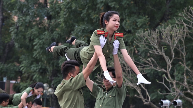 Nữ sinh Học viện An ninh rạng ngời trong điệu nhảy dân vũ sôi động - Ảnh minh hoạ 12