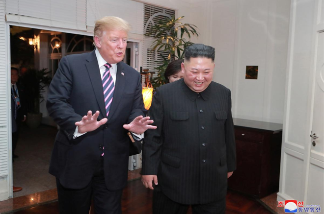 Tối 27-2, Tổng thống Mỹ Donald Trump và nhà lãnh đạo Triều Tiên Kim Jong-un đã có cuộc gặp đầu tiên trong khuôn khổ Hội nghị thượng đỉnh lần hai tại khách sạn Metropole, Hà Nội.