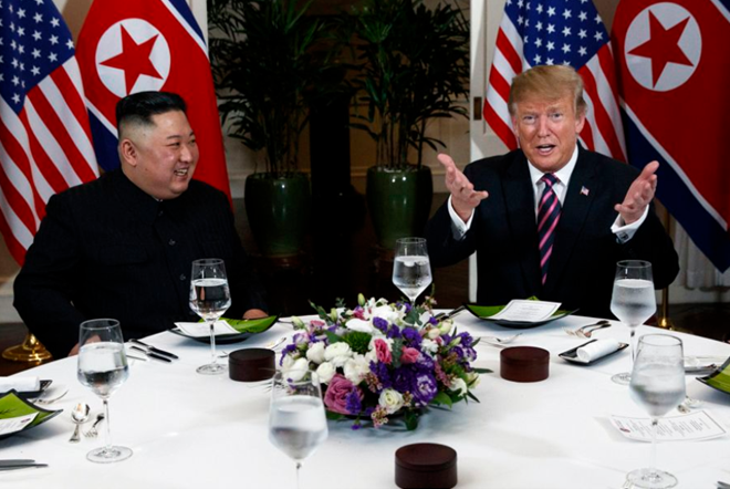 Sau khi thảo luận khoảng 20 phút, ông Kim và ông Trump cùng dùng bữa tối tại khách sạn Metropole.
