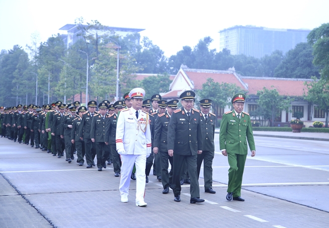 Đoàn đại biểu Bộ Công an vào viếng Lăng Chủ tịch Hồ Chí Minh - Ảnh minh hoạ 3