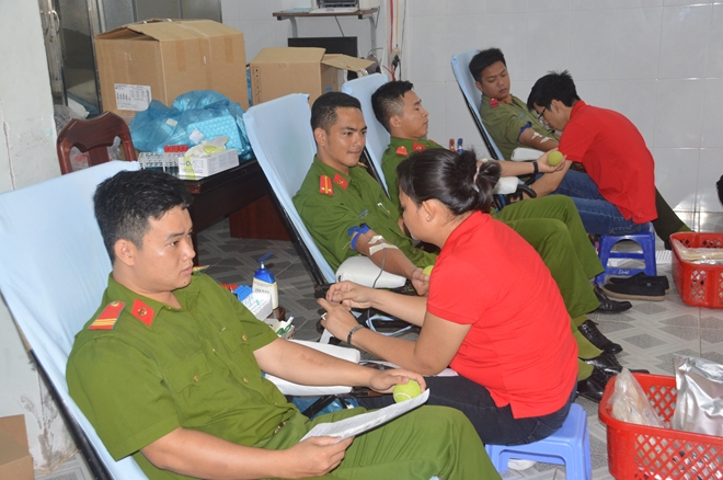 Tuổi trẻ Công an Sóc Trăng tổ chức hiến máu tình nguyện - Ảnh minh hoạ 3