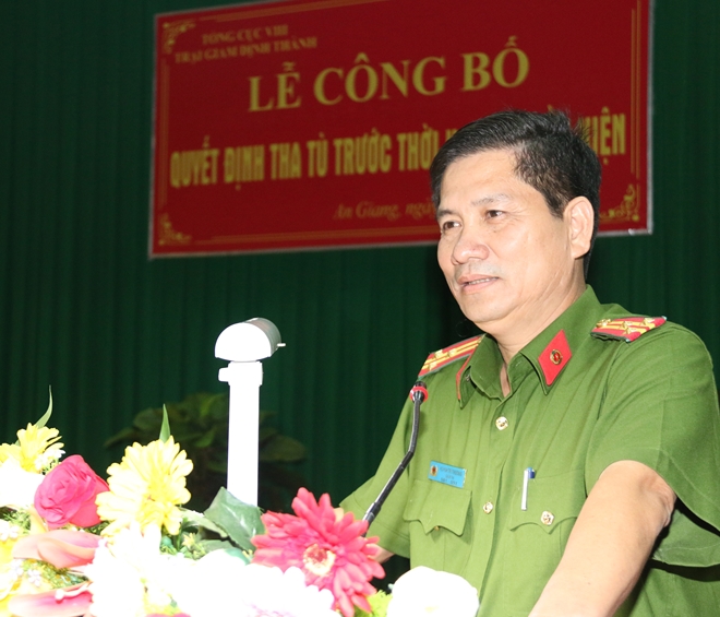 Trại giam Định Thành công bố quyết định tha tù trước thời hạn có điều kiện