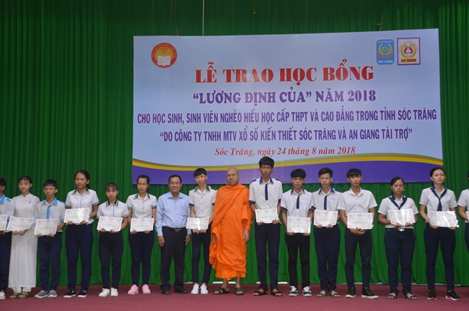 Trao học bổng cho học sinh, sinh viên nghèo tỉnh Sóc Trăng - Ảnh minh hoạ 2