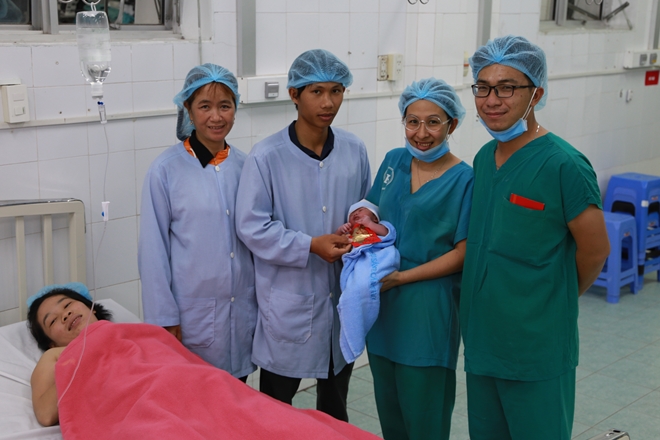 Đón những “thiên thần” cất tiếng khóc chào đời vào thời khắc giao thừa