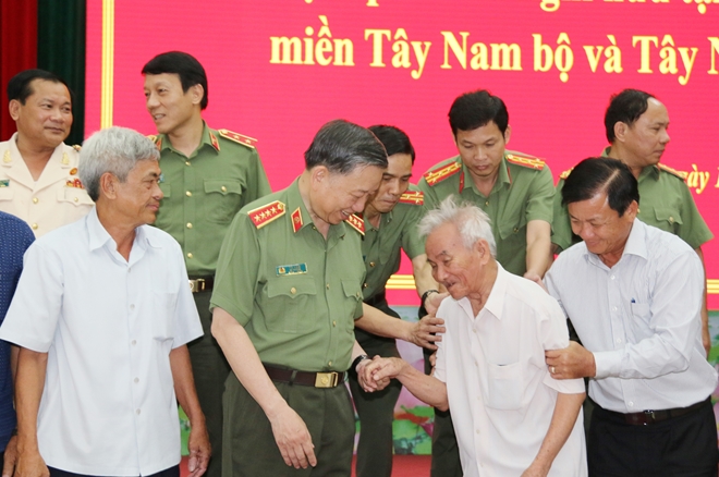 Bộ Công an gặp mặt cán bộ cấp cao đã nghỉ hưu tại Tây Nam bộ và Tây Ninh - Ảnh minh hoạ 4