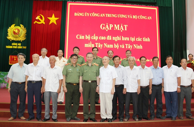 Bộ Công an gặp mặt cán bộ cấp cao đã nghỉ hưu tại Tây Nam bộ và Tây Ninh - Ảnh minh hoạ 9