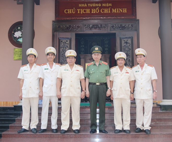 Bộ Công an gặp mặt cán bộ cấp cao đã nghỉ hưu tại Tây Nam bộ và Tây Ninh - Ảnh minh hoạ 7