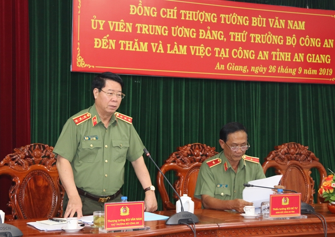 Thứ trưởng Bùi Văn Nam kiểm tra công tác tại Công an An Giang