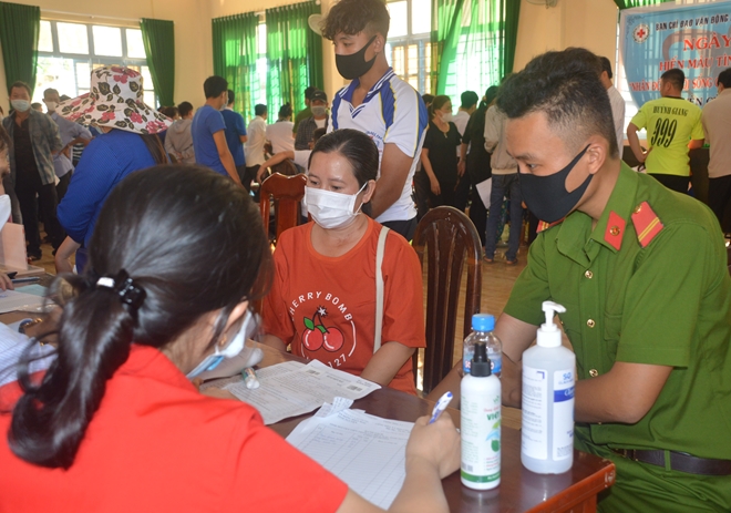 Công an huyện Cù Lao Dung hiến máu nhân đạo - Ảnh minh hoạ 4
