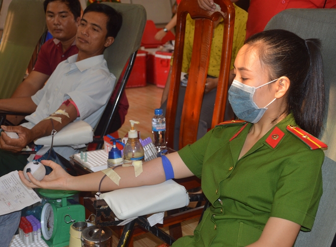 Công an huyện Cù Lao Dung hiến máu nhân đạo - Ảnh minh hoạ 2