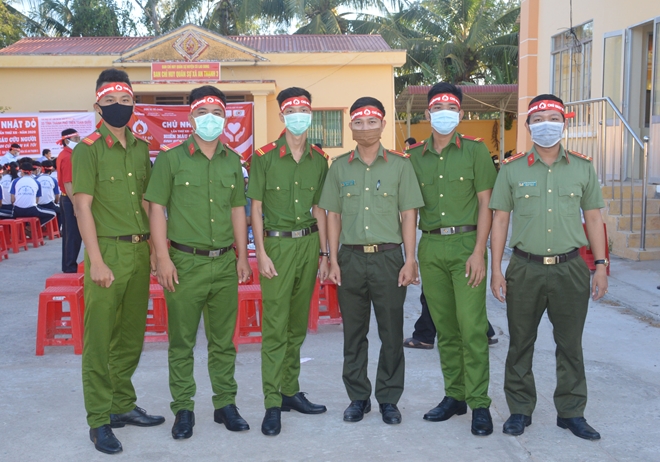 Công an huyện Cù Lao Dung hiến máu nhân đạo - Ảnh minh hoạ 3
