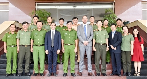 Đoàn công tác Đại sứ quán Hoa Kỳ làm việc với Công an tỉnh Bạc Liêu