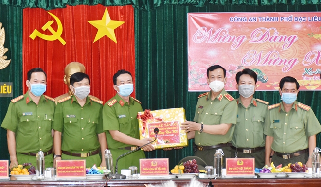 Thứ trưởng Lê Tấn Tới kiểm tra công tác tại Công an tỉnh Bạc Liêu