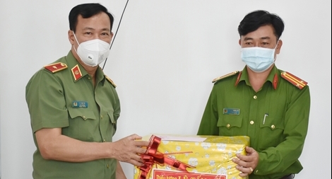 Thứ trưởng Lê Tấn Tới kiểm tra công tác một số đơn vị thuộc Công an tỉnh Bạc Liêu