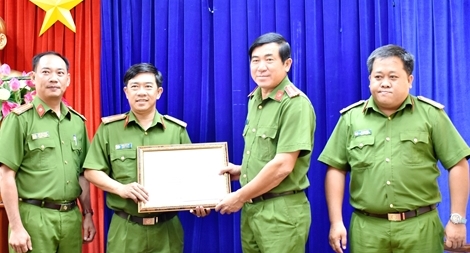 Khen thưởng Phòng CSHS Công an tỉnh Bạc Liêu