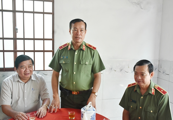 Thứ trưởng Lê Tấn Tới tặng nhà đồng đội tại Bạc Liêu - Ảnh minh hoạ 3