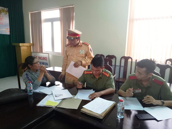 Chị Thoa đang làm việc với Công an TP Buôn Ma Thuột