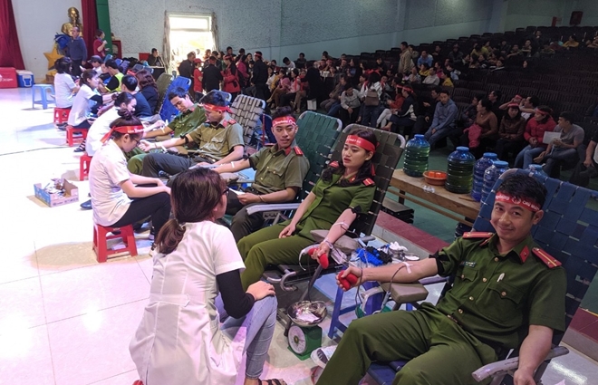 Hàng trăm cán bộ, chiến sỹ Công an Đắk Lắk tham gia hiến máu - Ảnh minh hoạ 6