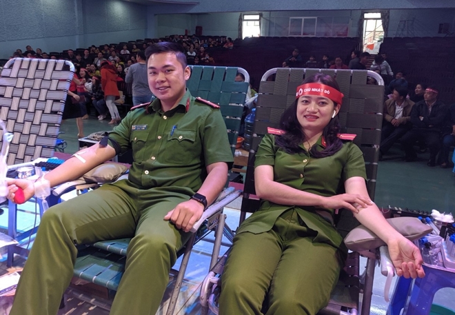 Hàng trăm cán bộ, chiến sỹ Công an Đắk Lắk tham gia hiến máu - Ảnh minh hoạ 4