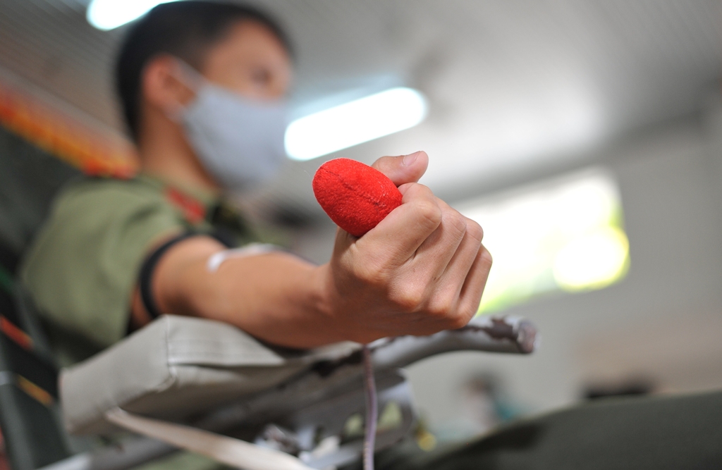 Hàng trăm cán bộ, chiến sỹ Công an Đắk Lắk hiến máu cứu người