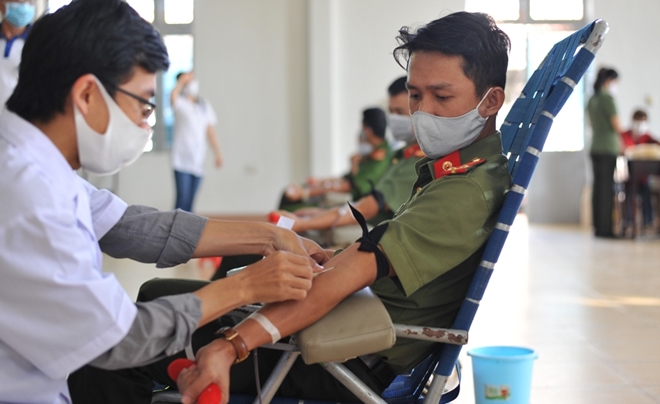 Hàng trăm cán bộ, chiến sỹ Công an Đắk Lắk hiến máu cứu người - Ảnh minh hoạ 2