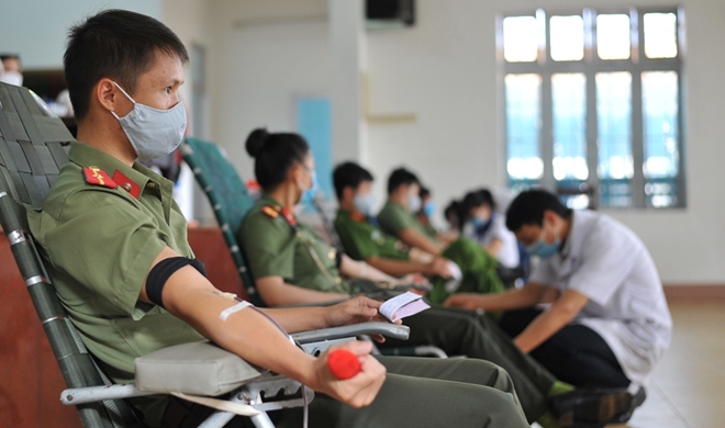 Hàng trăm cán bộ, chiến sỹ Công an Đắk Lắk hiến máu cứu người - Ảnh minh hoạ 3