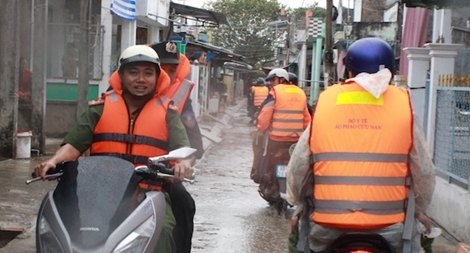 Công an Bạc Liêu tăng cường tuần tra an ninh khu vực sơ tán cư dân tránh bão