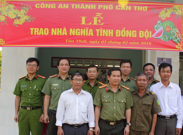 Công an TP Cần Thơ trao nhà nghĩa tình đồng đội