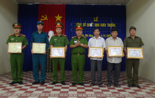 Khen thưởng cá nhân điều tra, làm rõ kẻ giết người bỏ xác ở vườn chuối