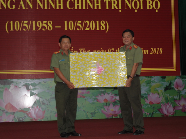 Họp mặt 60 năm ngày truyền thống lực lượng An ninh chính trị nội bộ