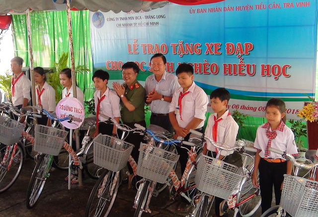 Công an Trà Vinh tặng 100 xe đạp cho học sinh nghèo - Ảnh minh hoạ 2
