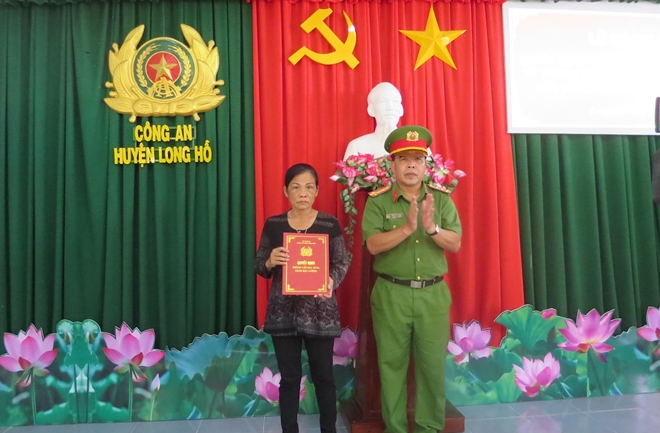 Thăng cấp bậc hàm cho Thiếu úy Nguyễn Đức Đạt
