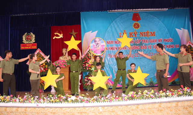 Trại giam Mỹ Phước đón nhận Huân chương Bảo vệ Tổ quốc Hạng Ba - Ảnh minh hoạ 2