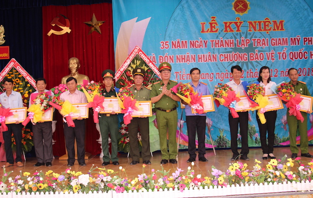 Trại giam Mỹ Phước đón nhận Huân chương Bảo vệ Tổ quốc Hạng Ba - Ảnh minh hoạ 9