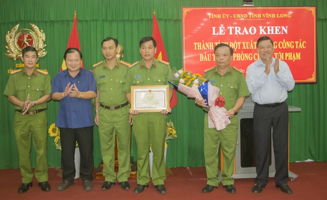 Truy bắt nhóm nghi can trong vụ mất trộm tiền tỷ ở Vĩnh Long