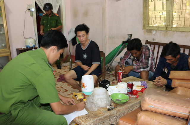 Nhóm thanh niên sử dụng ma túy, tàng trữ hung khí nóng