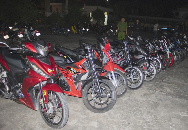 Ngăn chặn hàng chục thanh niên tụ tập, cỗ vũ đua xe ở Cần Thơ