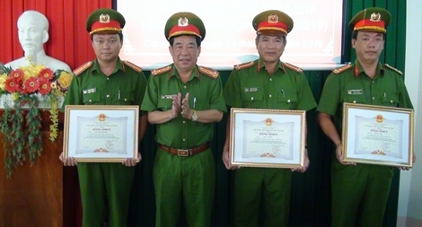 Chủ tịch UBND tỉnh Trà Vinh: Khen thưởng đột xuất CBCS triệt phá sới bạc lớn