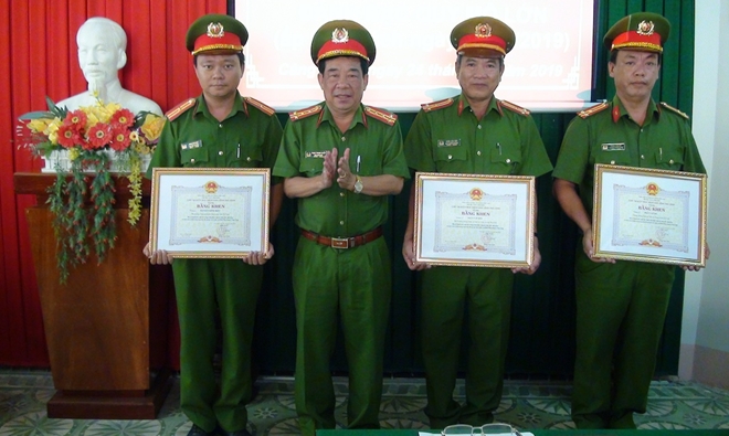 Chủ tịch UBND tỉnh Trà Vinh: Khen thưởng đột xuất CBCS triệt phá sới bạc lớn